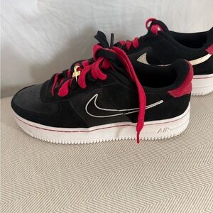 Nike Kids Black Sneakers with Red Laces